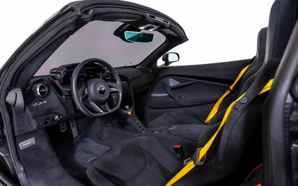 2025 McLaren 750S Spider - Image 20 of 24