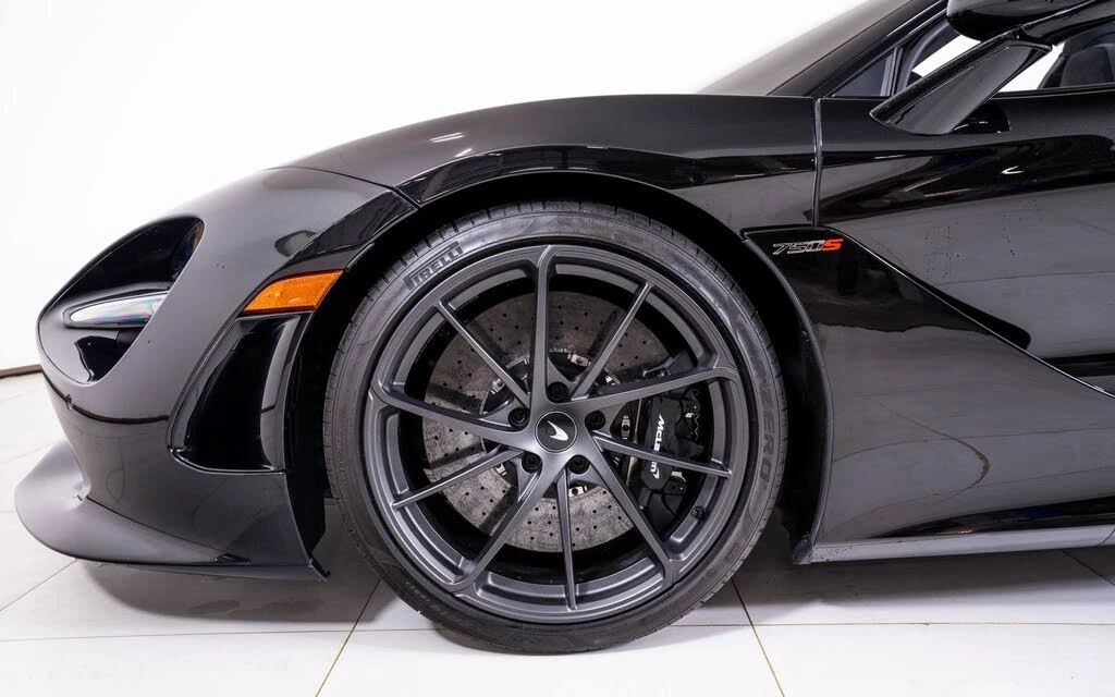 2025 McLaren 750S Spider - Image 16 of 24