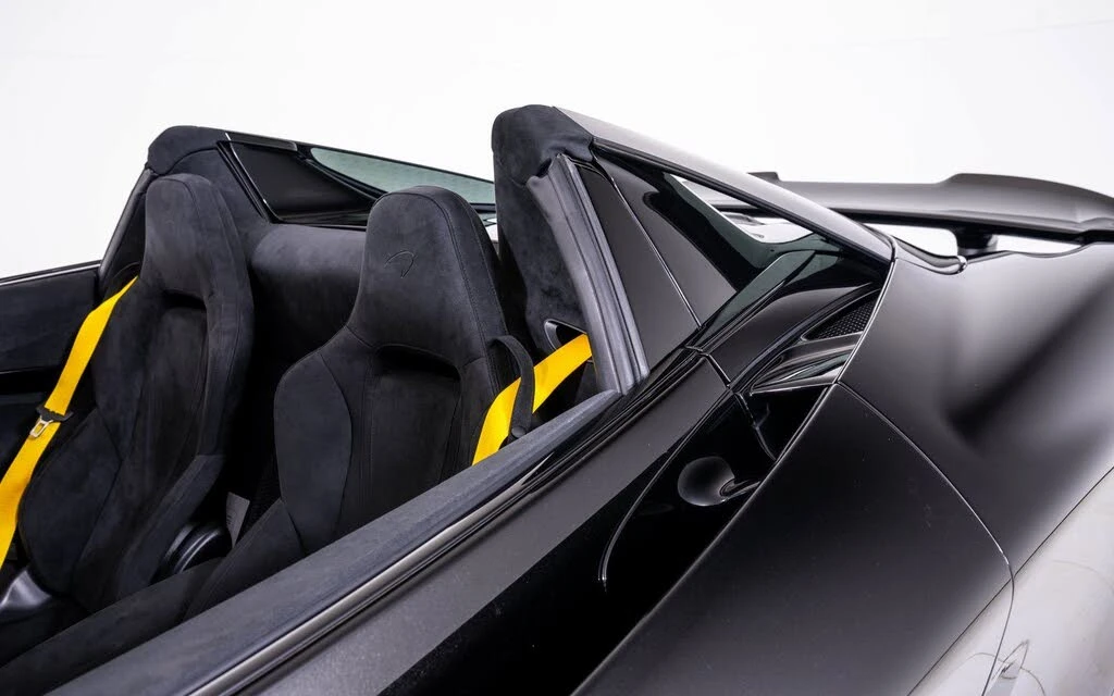 2025 McLaren 750S Spider - Image 15 of 24