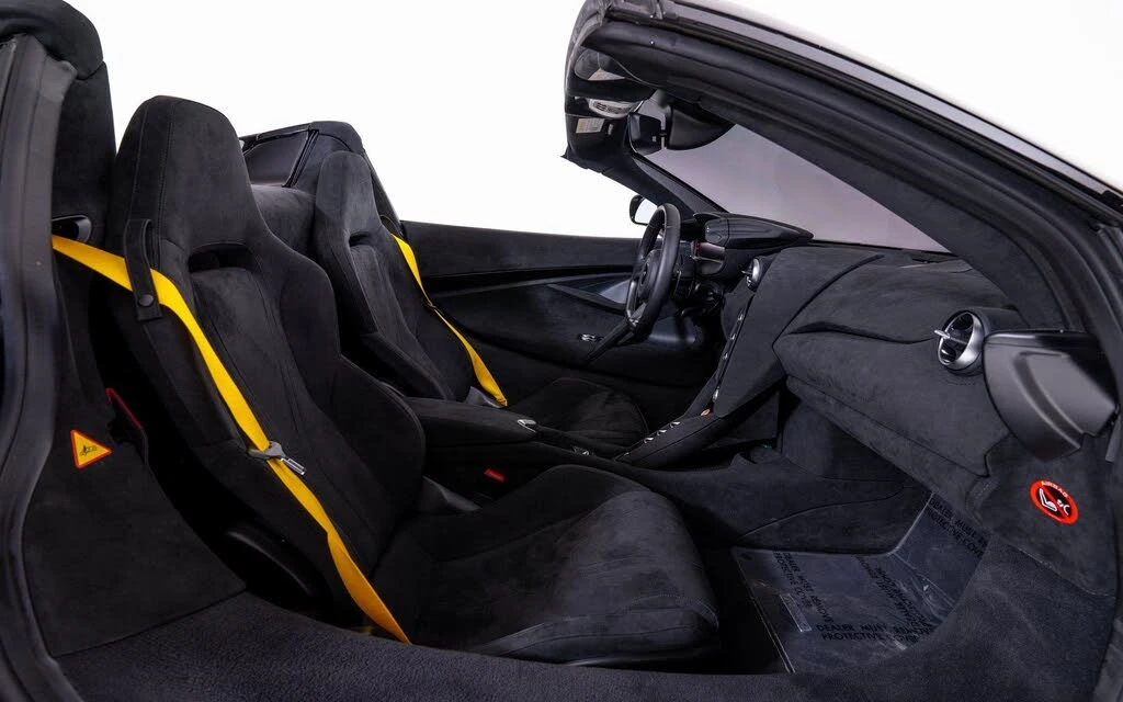 2025 McLaren 750S Spider - Image 22 of 24