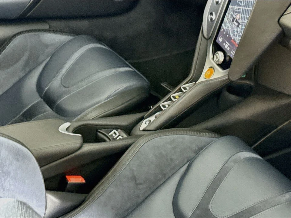 2025 McLaren 750S Spider - Image 18 of 28