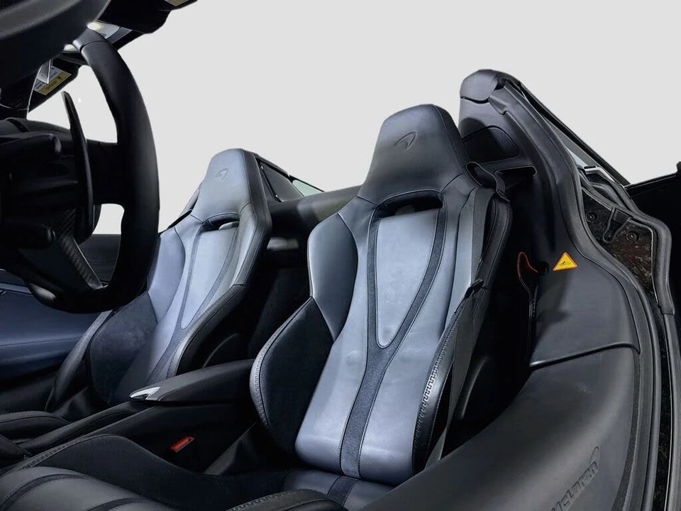 2025 McLaren 750S Spider - Image 16 of 28