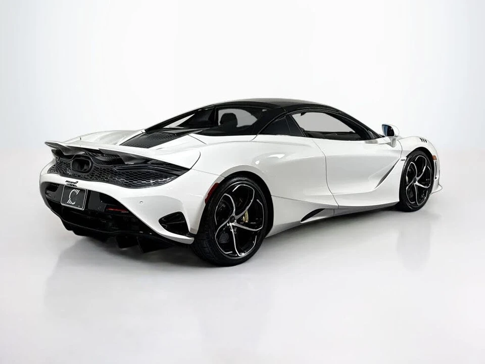 2025 McLaren 750S Spider - Image 5 of 28