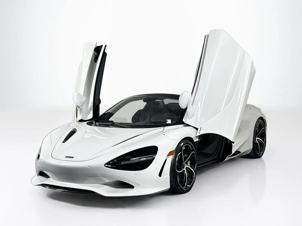 2025 McLaren 750S Spider - Image 24 of 28