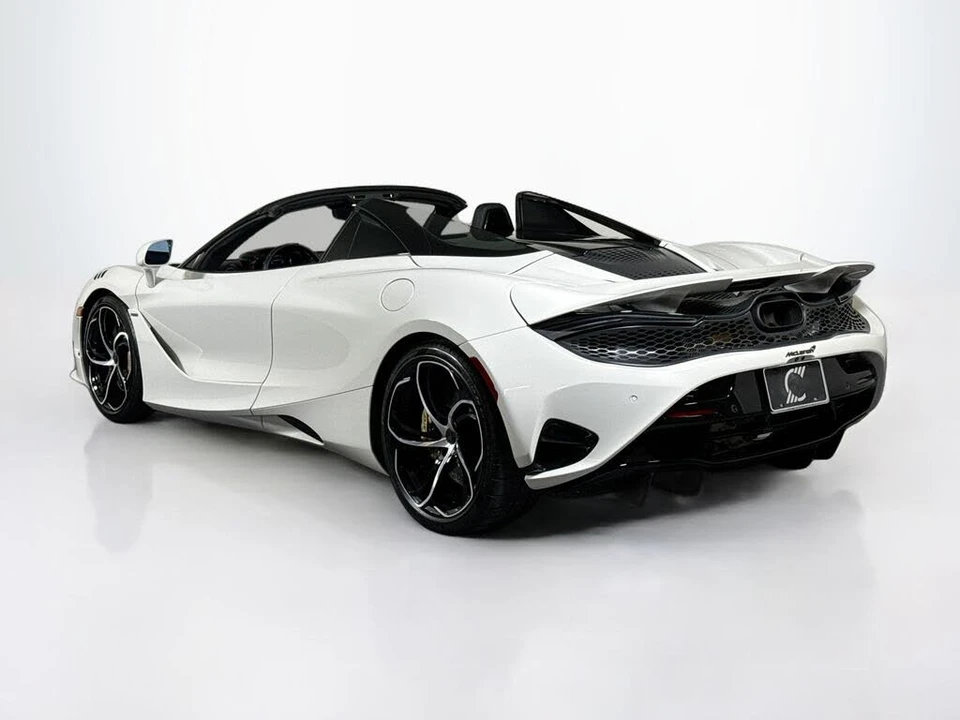 2025 McLaren 750S Spider - Image 3 of 28