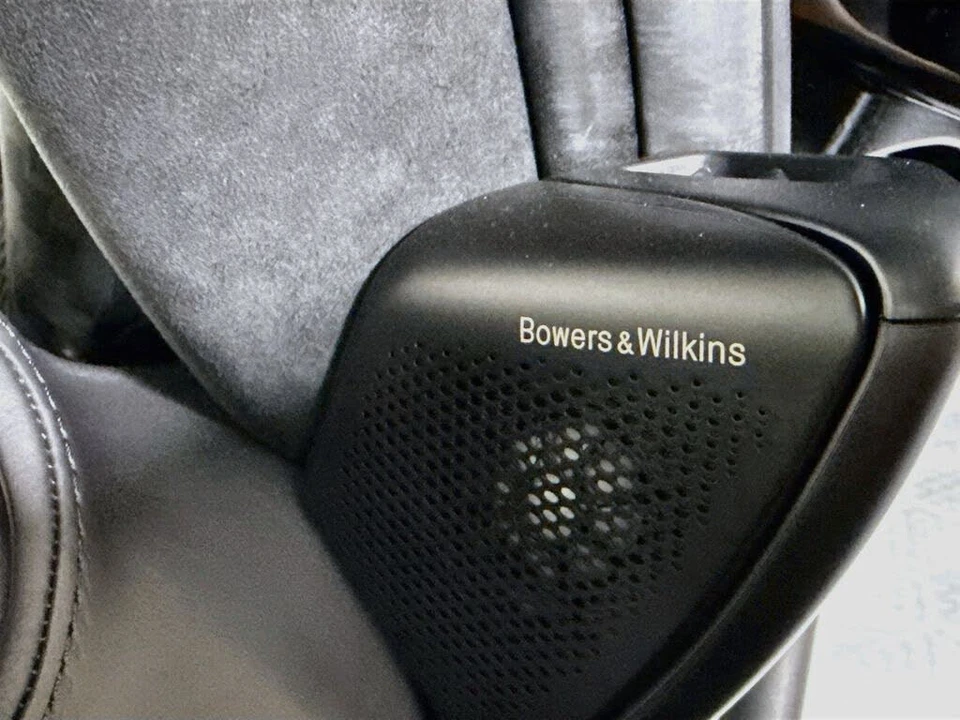2025 McLaren 750S Spider - Image 19 of 28