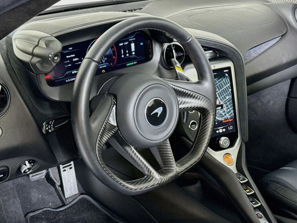 2025 McLaren 750S Spider - Image 10 of 28