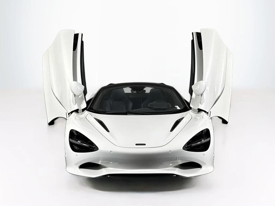 2025 McLaren 750S Spider - Image 23 of 28