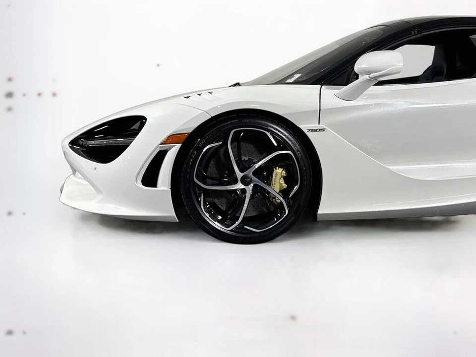 2025 McLaren 750S Spider - Image 27 of 28