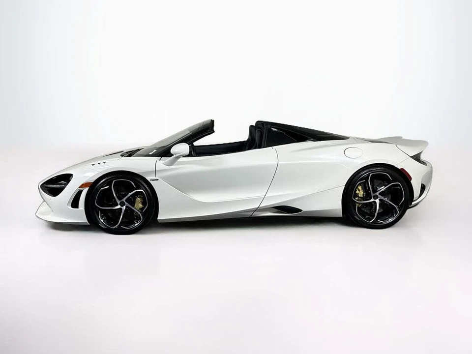 2025 McLaren 750S Spider - Image 2 of 28