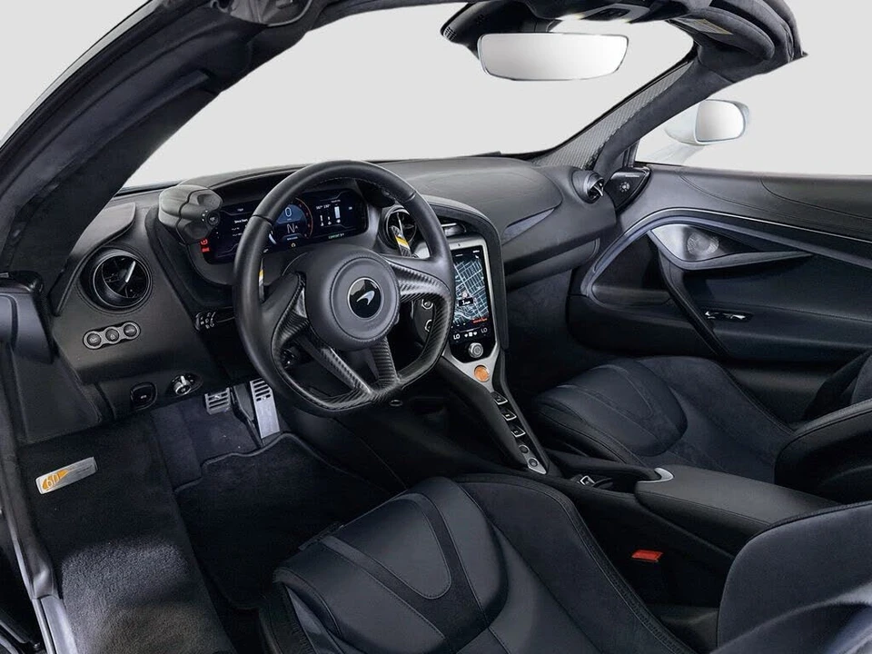 2025 McLaren 750S Spider - Image 9 of 28