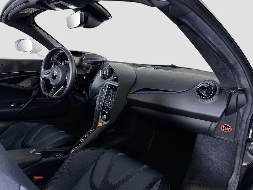 2025 McLaren 750S Spider - Image 15 of 28