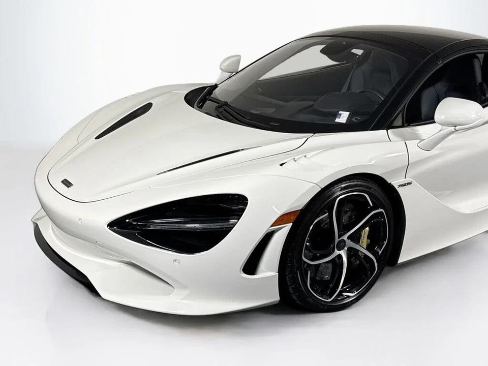 2025 McLaren 750S Spider - Image 22 of 28