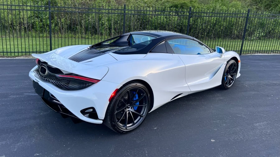 2025 McLaren 750S Spider - Image 18 of 31