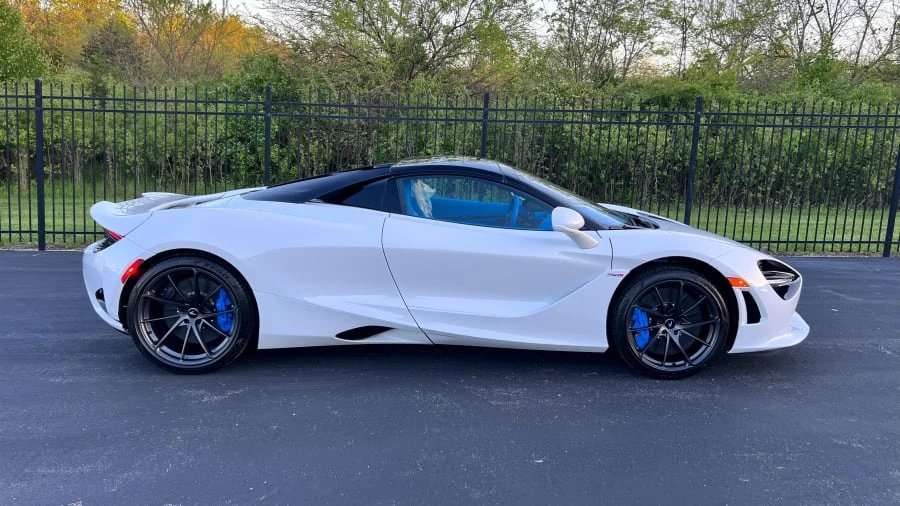 2025 McLaren 750S Spider - Image 14 of 31