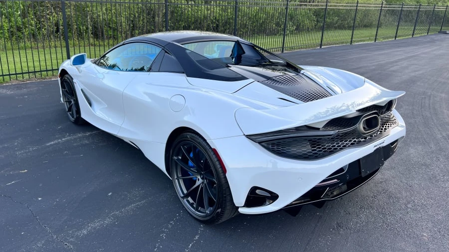 2025 McLaren 750S Spider - Image 16 of 31