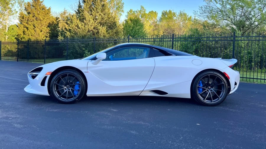 2025 McLaren 750S Spider - Image 2 of 31