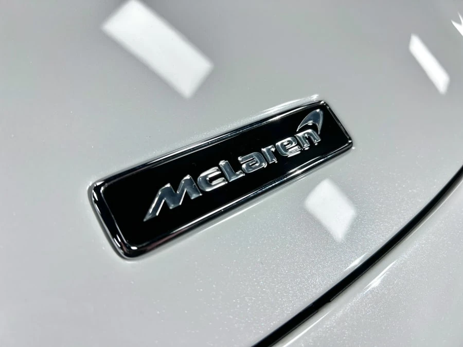 2025 McLaren 750S Spider - Image 19 of 31