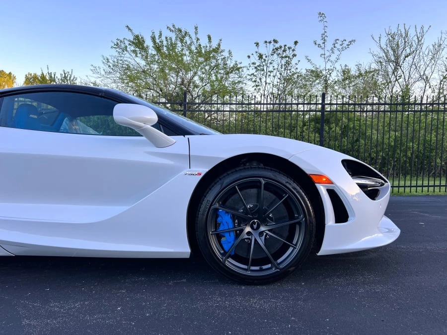 2025 McLaren 750S Spider - Image 15 of 31