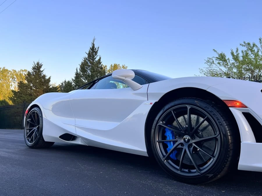 2025 McLaren 750S Spider - Image 11 of 31