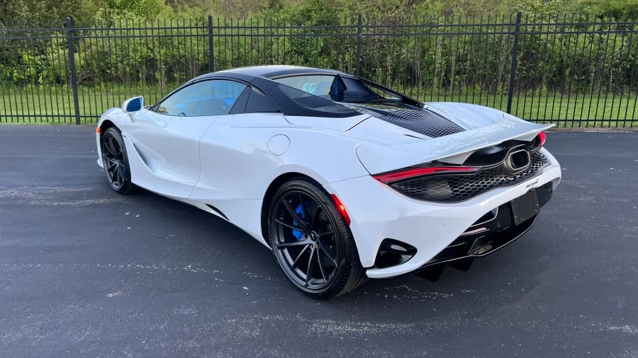 2025 McLaren 750S Spider - Image 13 of 31