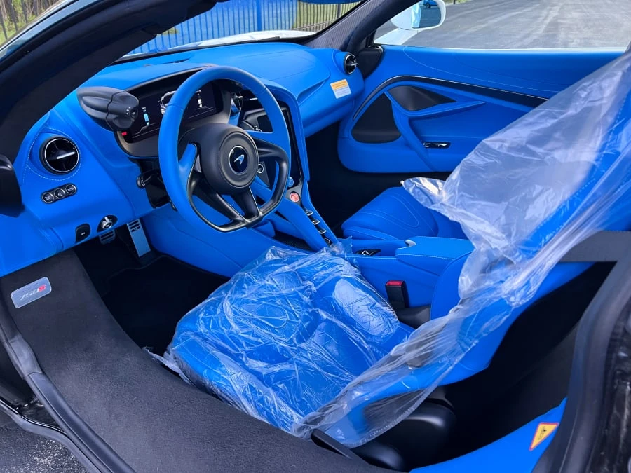 2025 McLaren 750S Spider - Image 22 of 31