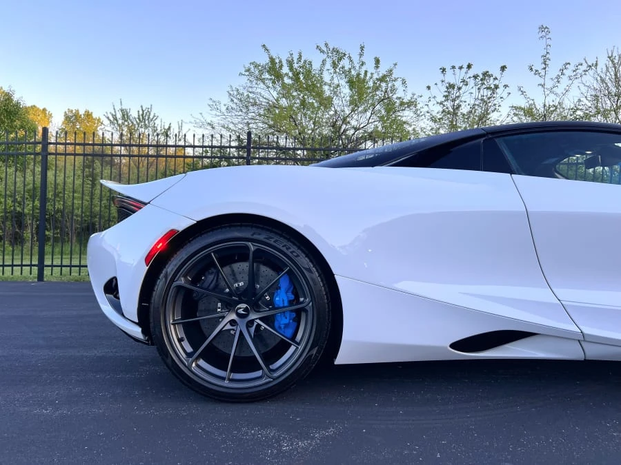 2025 McLaren 750S Spider - Image 12 of 31