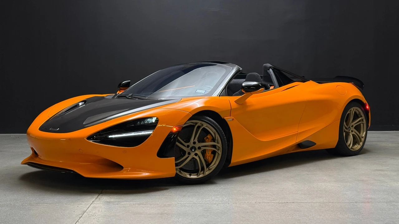 2025 McLaren 750S Spider - Image 7 of 25