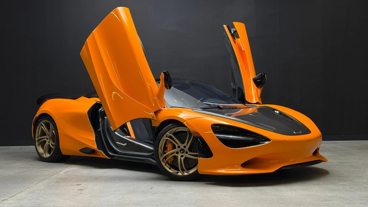 2025 McLaren 750S Spider - Image 3 of 25