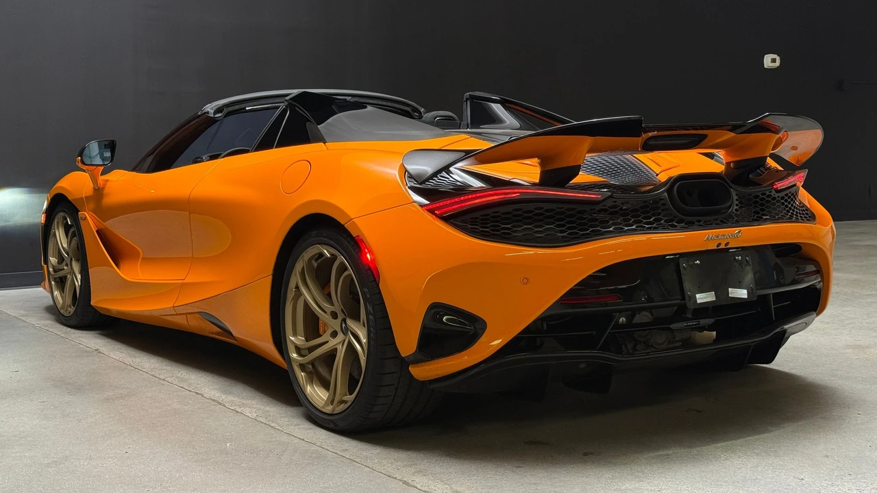 2025 McLaren 750S Spider - Image 12 of 25