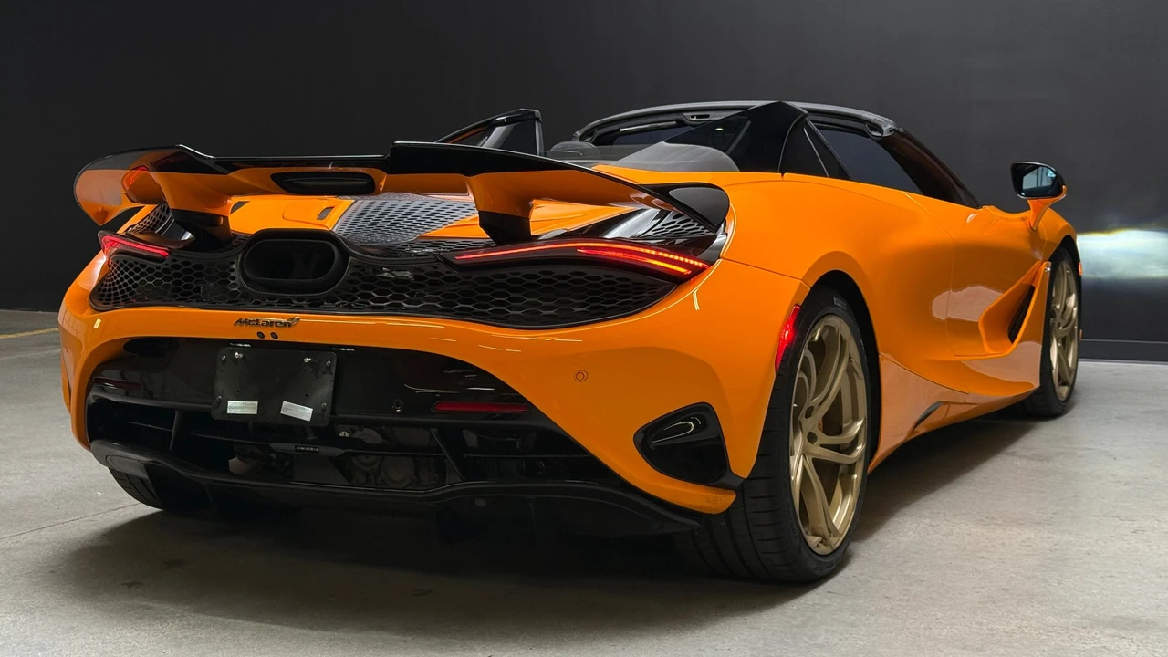 2025 McLaren 750S Spider - Image 10 of 25