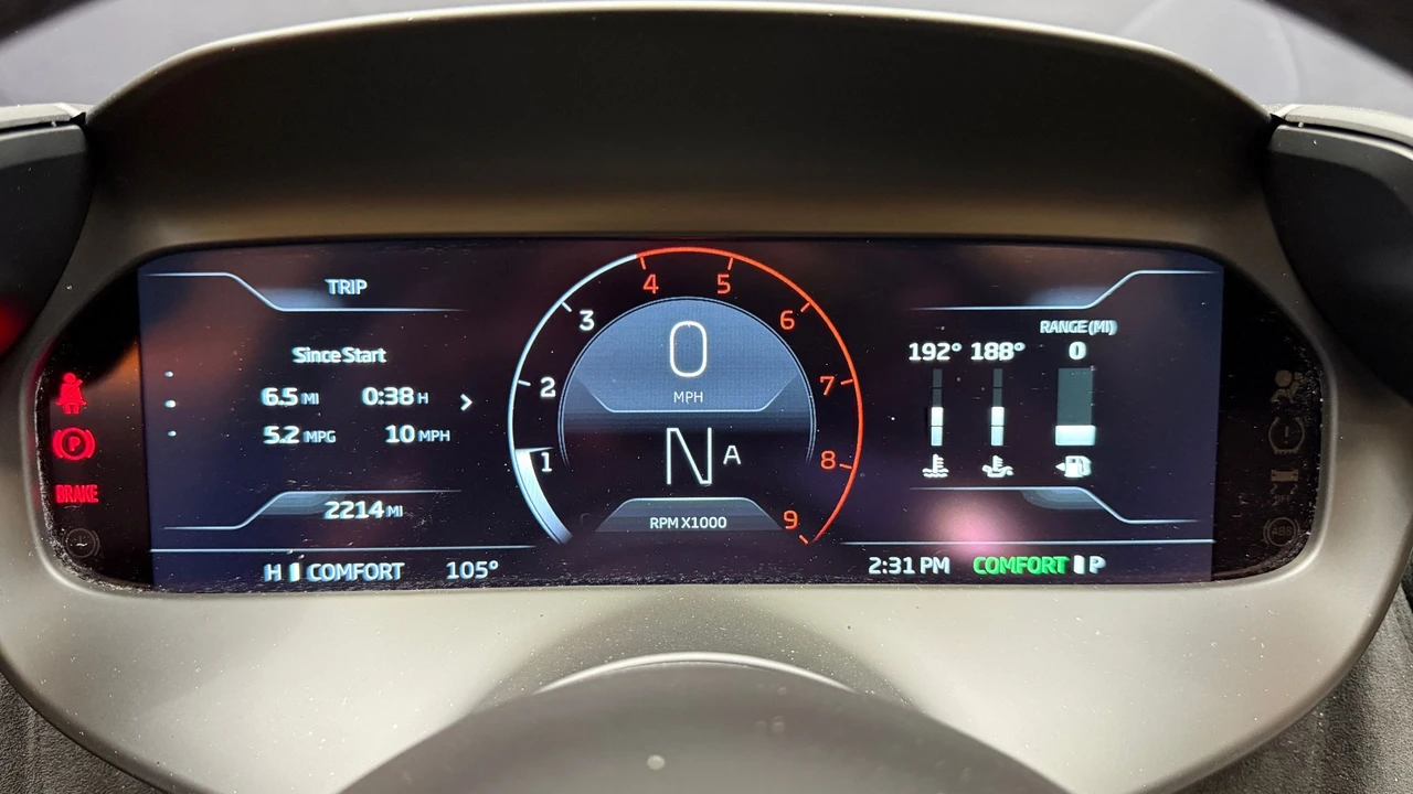 2025 McLaren 750S Spider - Image 19 of 25