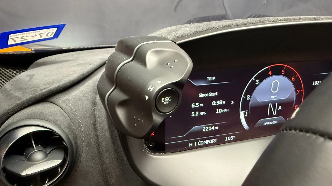2025 McLaren 750S Spider - Image 23 of 25