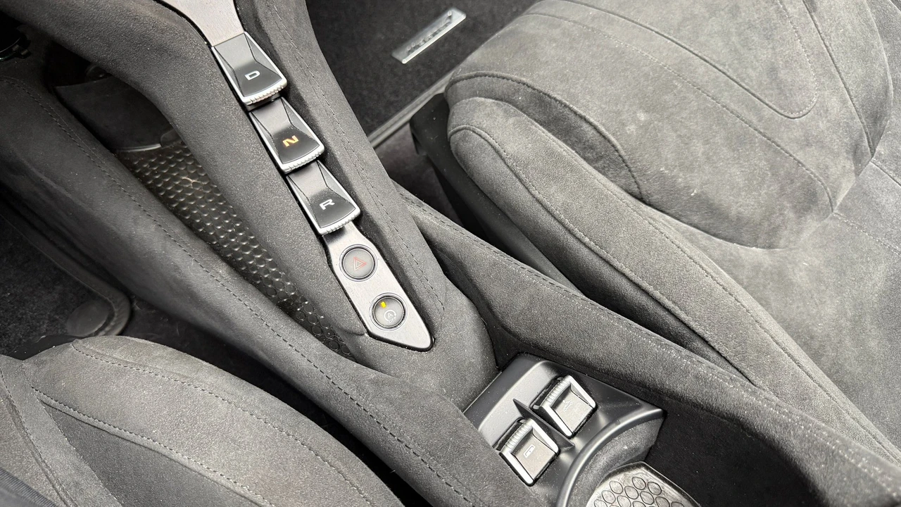 2025 McLaren 750S Spider - Image 21 of 25
