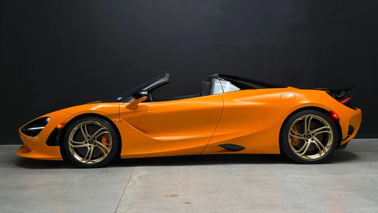 2025 McLaren 750S Spider - Image 9 of 25