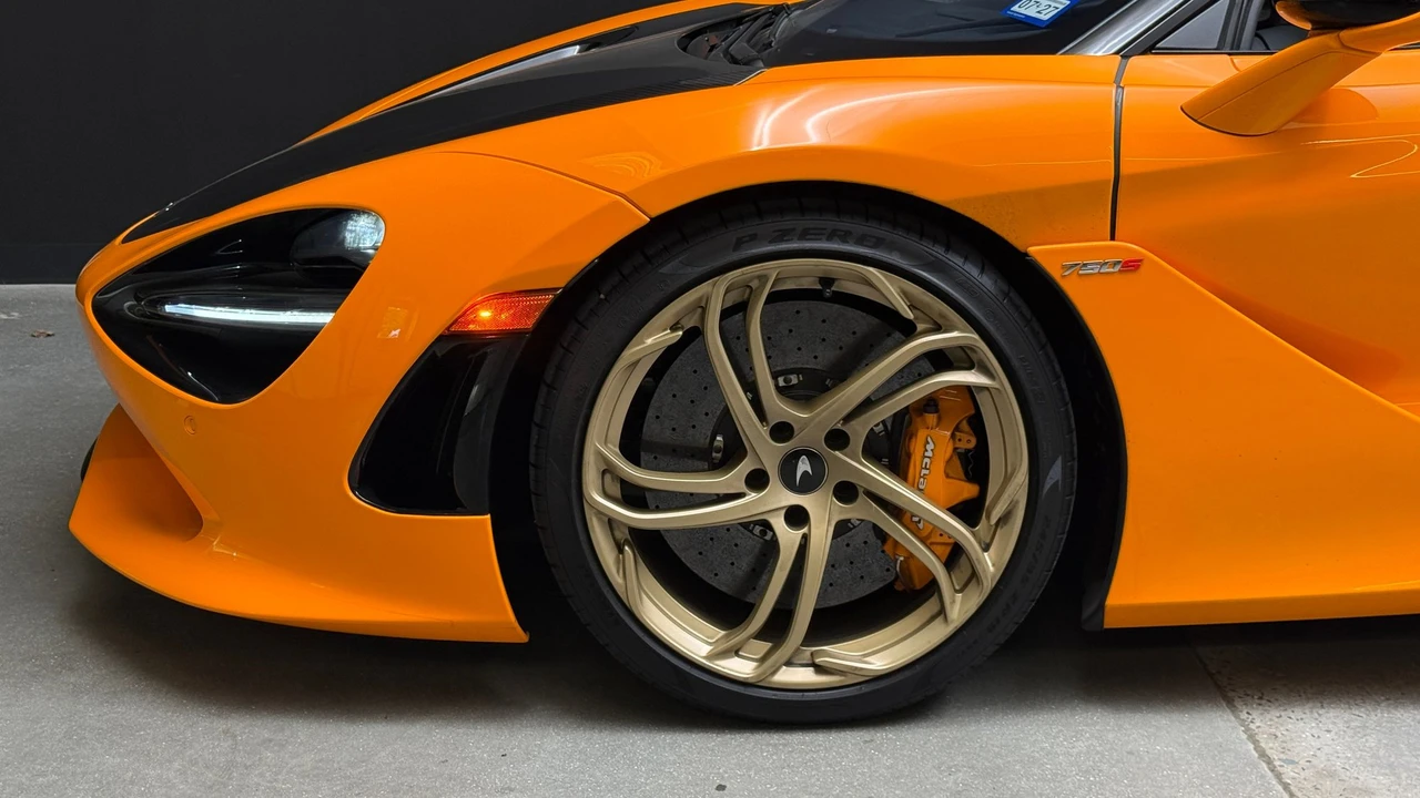 2025 McLaren 750S Spider - Image 13 of 25