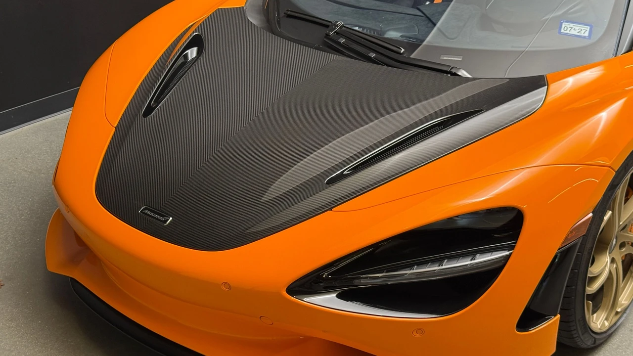 2025 McLaren 750S Spider - Image 15 of 25