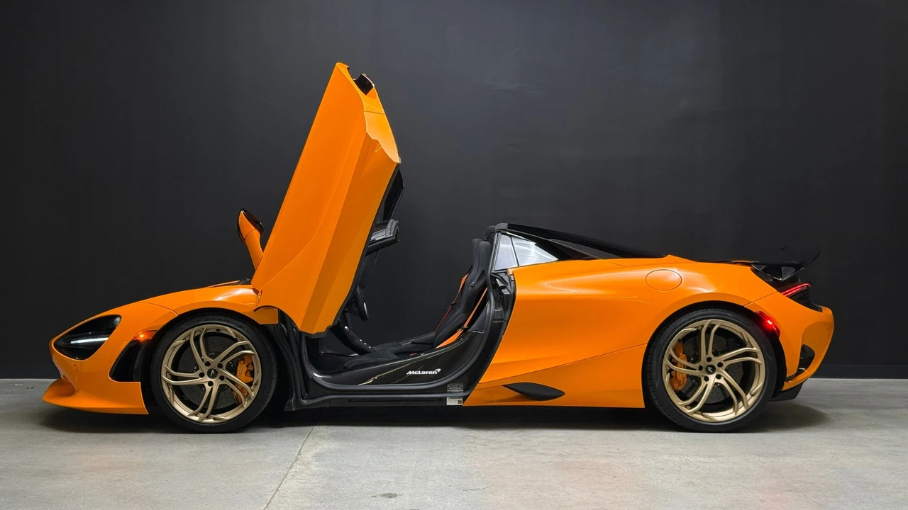 2025 McLaren 750S Spider - Image 4 of 25