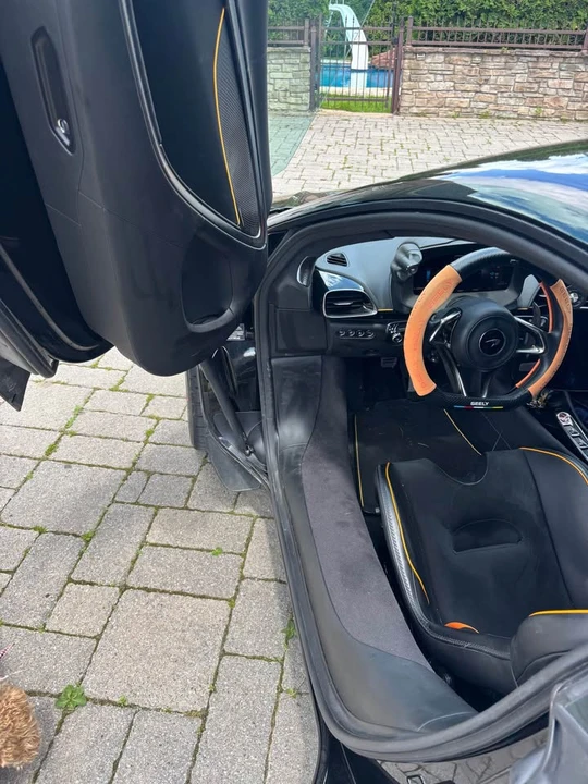 2025 McLaren Artura - Image 7 of 15