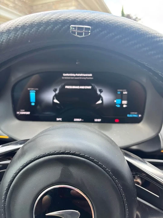 2025 McLaren Artura - Image 14 of 15