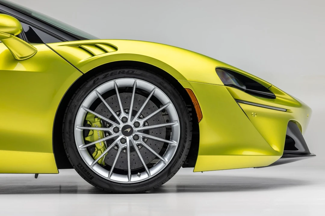 2025 McLaren Artura - Image 8 of 31