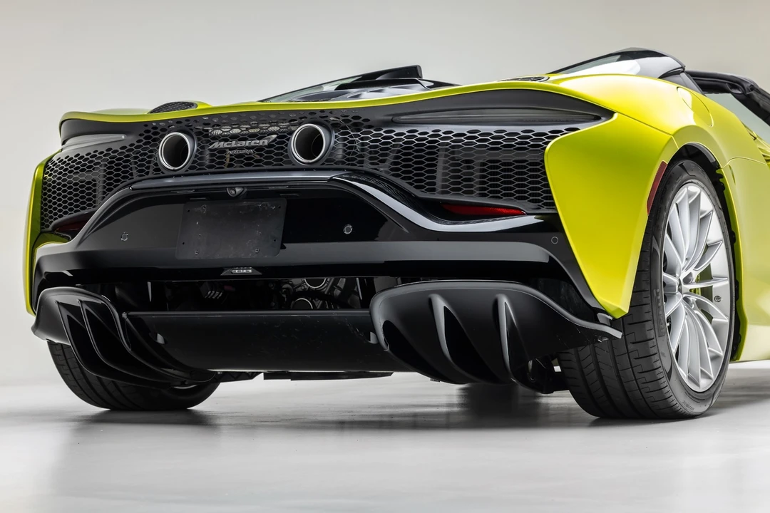 2025 McLaren Artura - Image 24 of 31