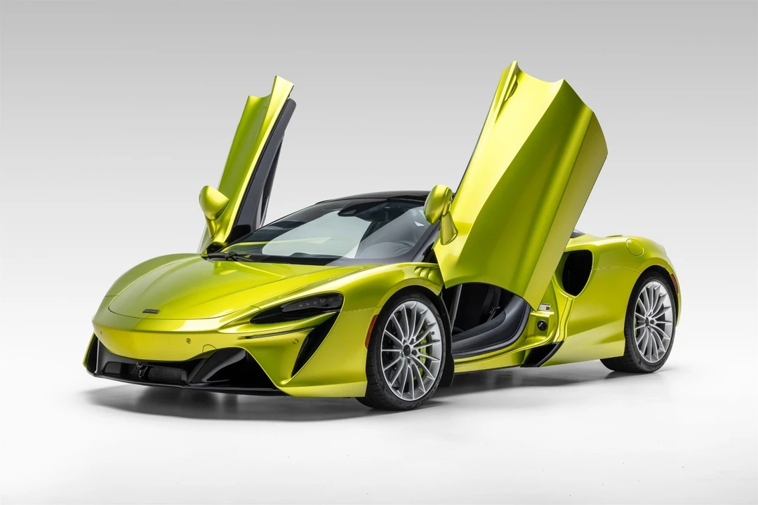 2025 McLaren Artura - Image 2 of 31