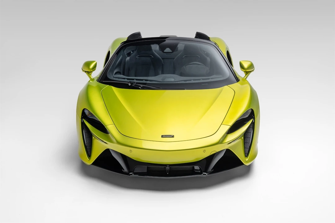 2025 McLaren Artura - Image 16 of 31