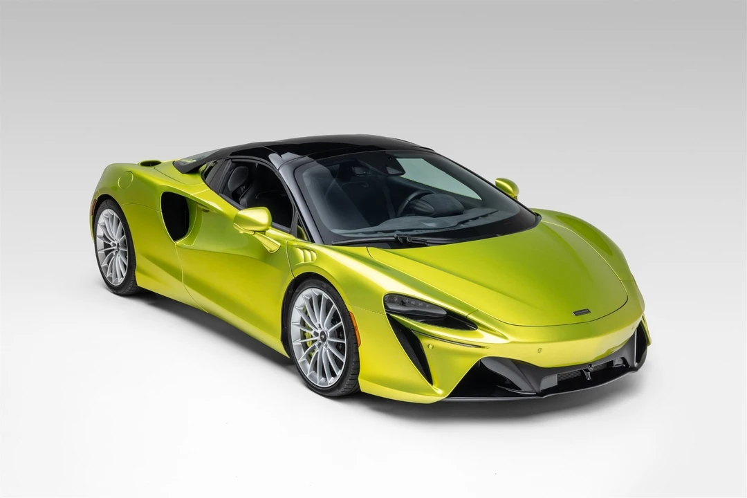 2025 McLaren Artura - Image 14 of 31