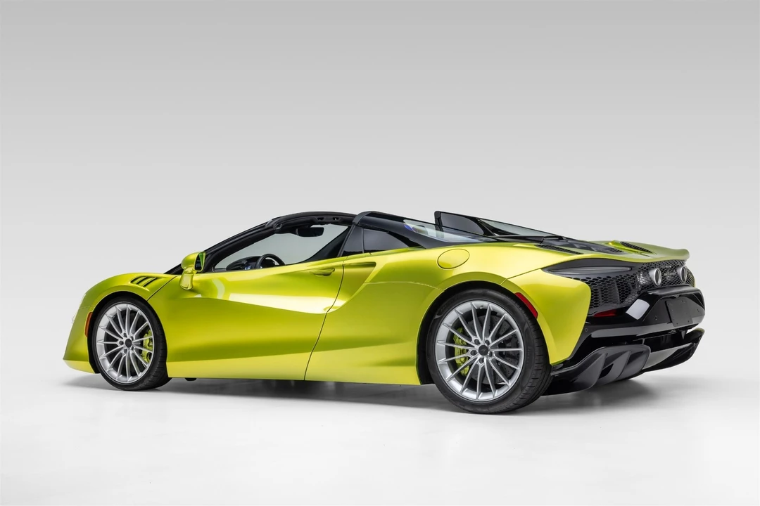 2025 McLaren Artura - Image 12 of 31