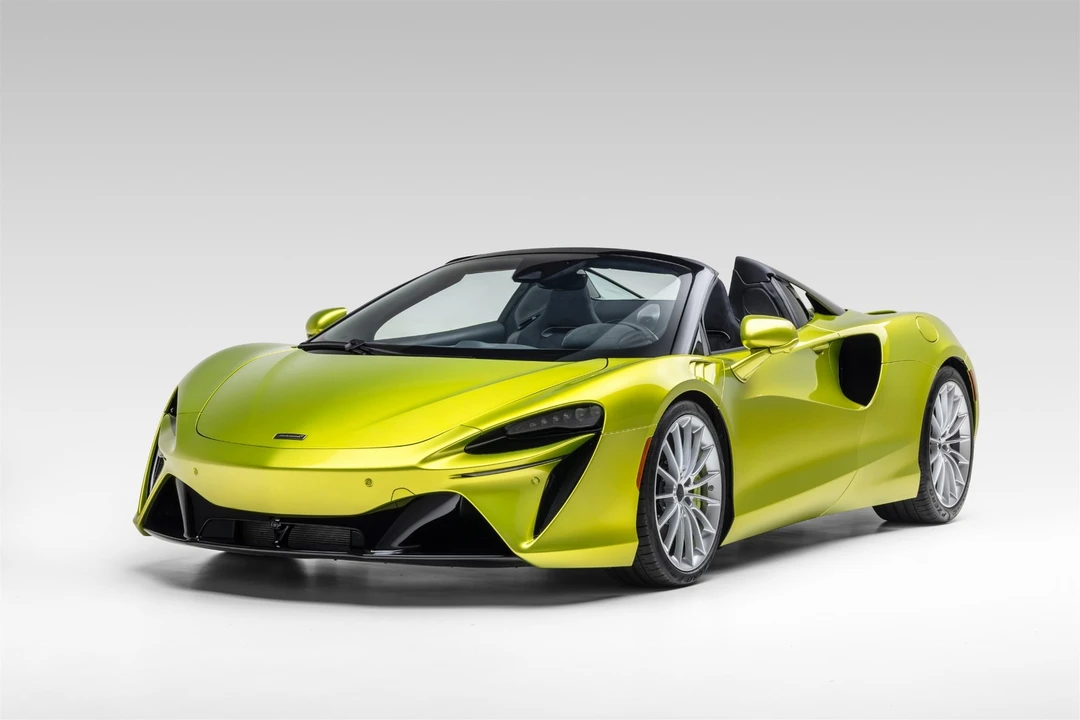 2025 McLaren Artura - Image 19 of 31
