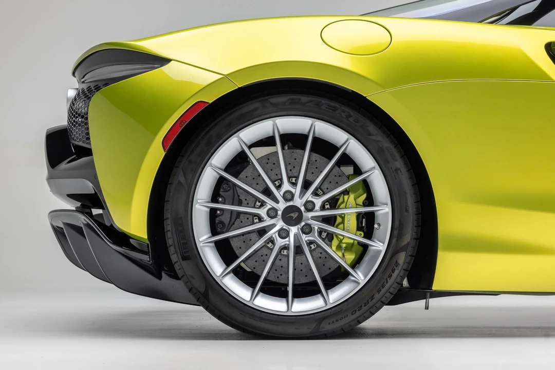 2025 McLaren Artura - Image 7 of 31