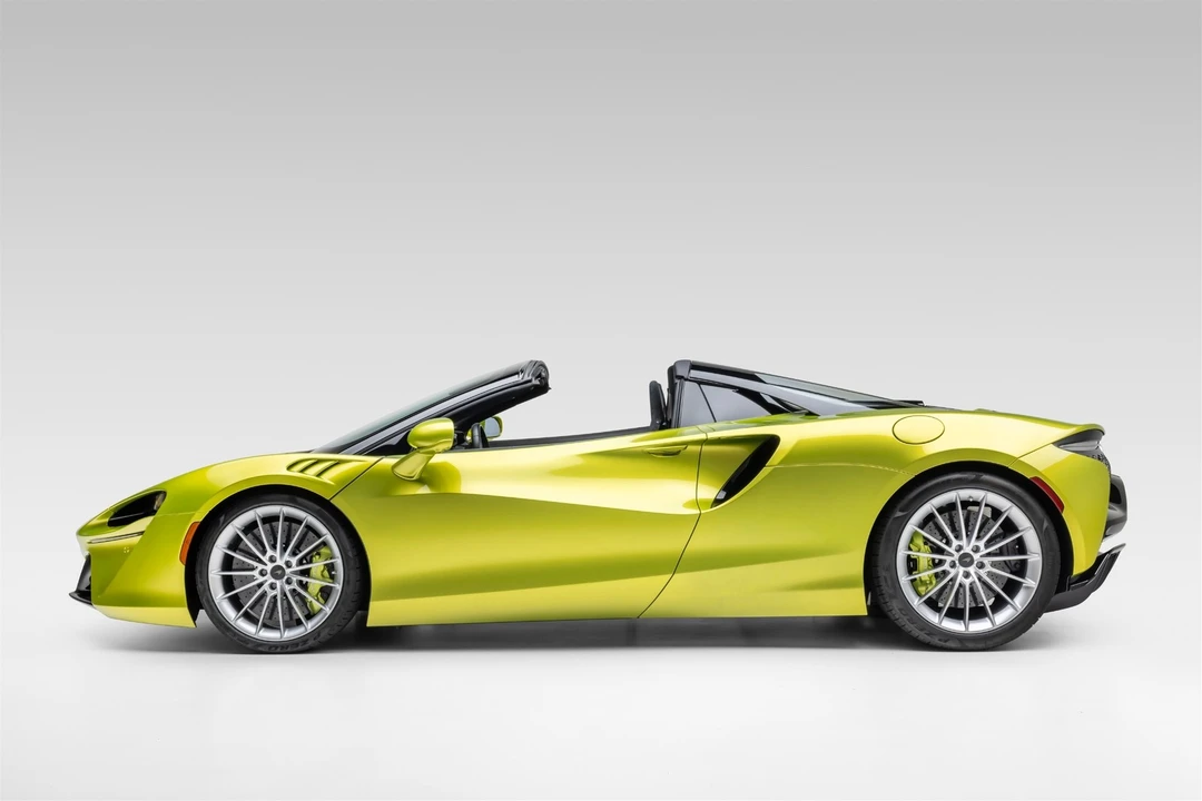 2025 McLaren Artura - Image 4 of 31