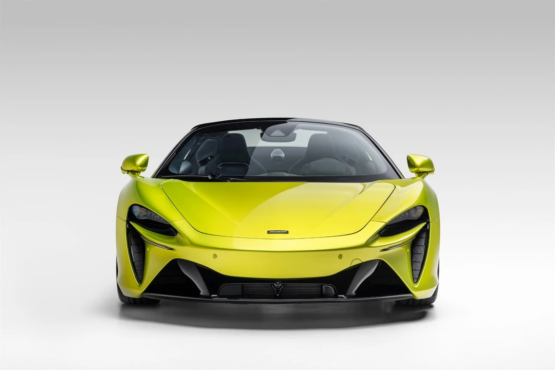 2025 McLaren Artura - Image 17 of 31